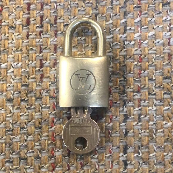 Vintage LV Louis Vuitton Padlock Lock & Key 229 - Picture 6 of 12